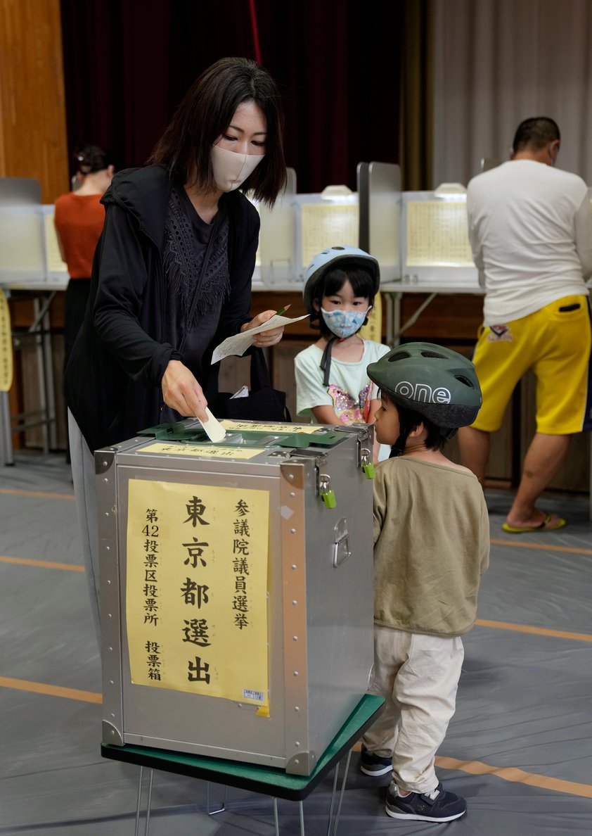 Japón vota en elecciones clave tras el asesinato de Shinzo Abe