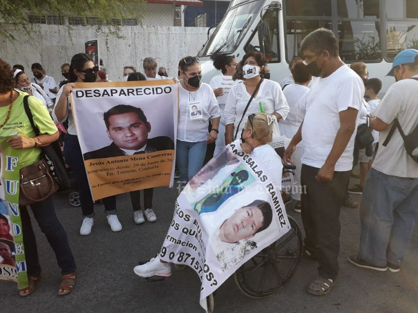 Colectivos y fieles católicos marchan por la paz en Torreón