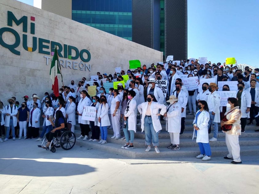 Marchan en silencio para exigir justicia por el asesinato del pasante de Medicina Eric Andrade