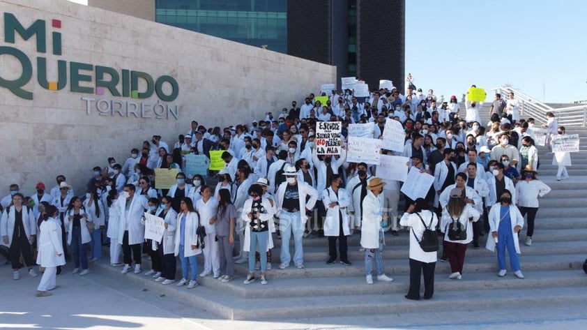 Marchan en silencio para exigir justicia por el asesinato del pasante de Medicina Eric Andrade