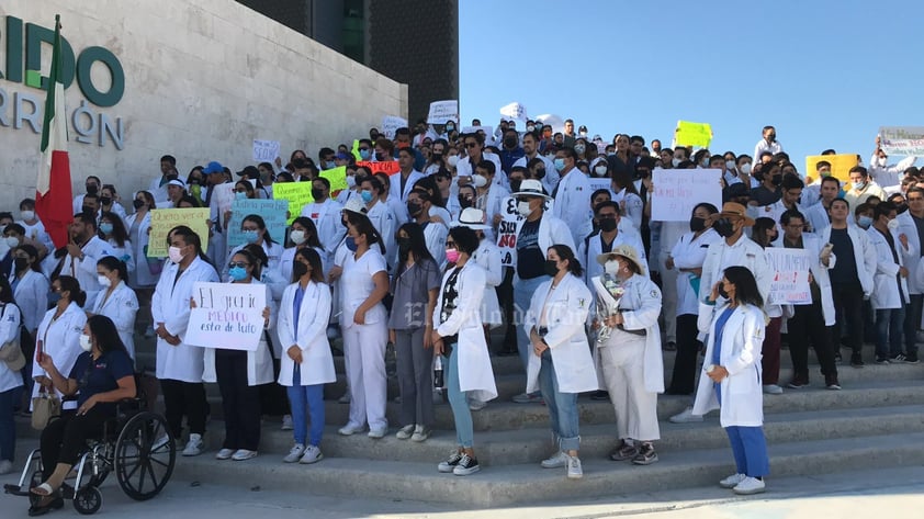 Marchan en silencio para exigir justicia por el asesinato del pasante de Medicina Eric Andrade