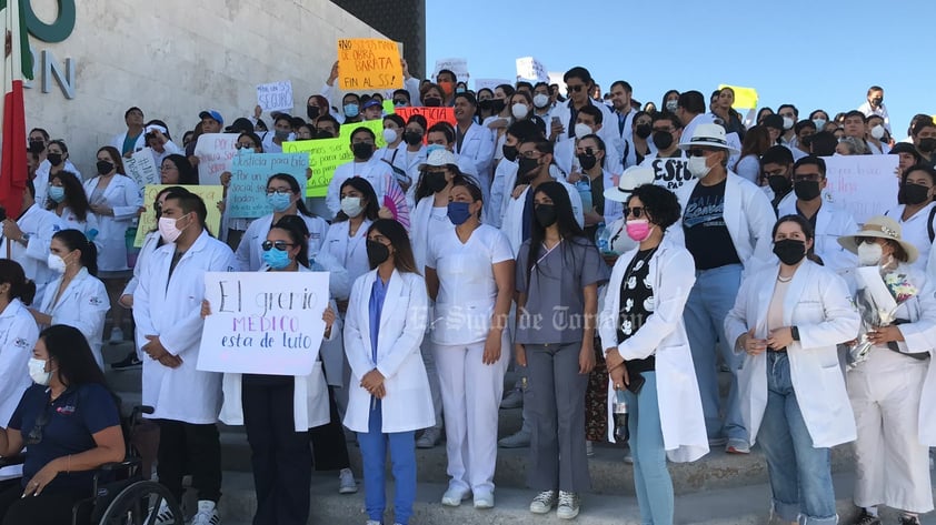 Marchan en silencio para exigir justicia por el asesinato del pasante de Medicina Eric Andrade