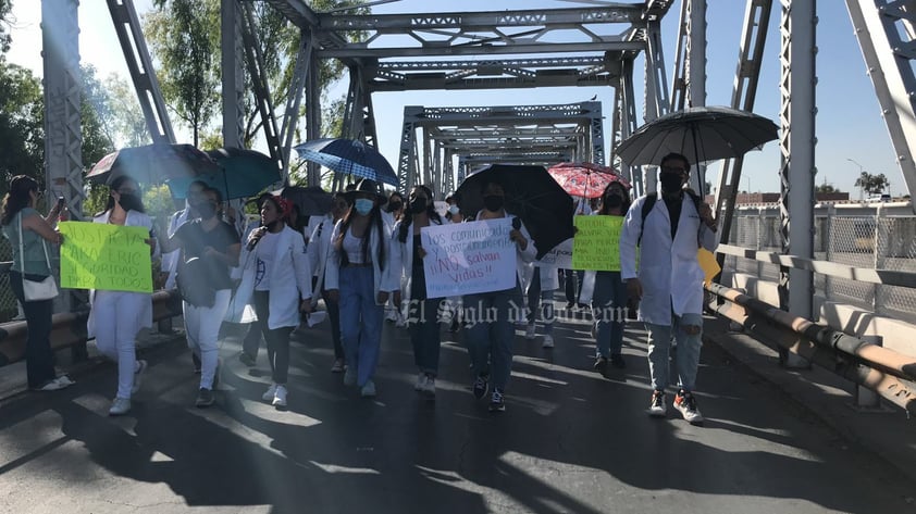 Marchan en silencio para exigir justicia por el asesinato del pasante de Medicina Eric Andrade