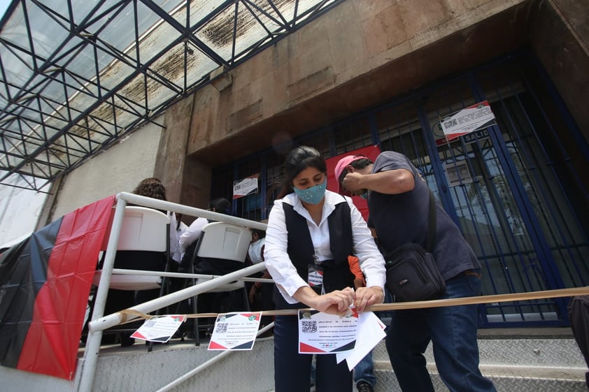 EUM20220721ECO05.JPG 
CIUDAD DE MÉXICO. Protest/Protesta-Telmex.- 21 de julio de 2022. Trabajadores de Telmex inician una huelga a nivel nacional. En la imagen las oficinas de la colonia Morelos de la Ciudad de México. Foto: Agencia EL UNIVERSAL/Carlos Mejía/EELG