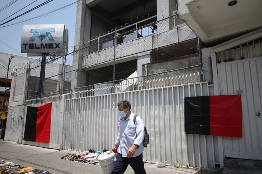 EUM20220721ECO03.JPG 
CIUDAD DE MÉXICO. Protest/Protesta-Telmex.- 21 de julio de 2022. Trabajadores de Telmex inician una huelga a nivel nacional. En la imagen las oficinas de la colonia Morelos de la Ciudad de México. Foto: Agencia EL UNIVERSAL/Carlos Mejía/EELG