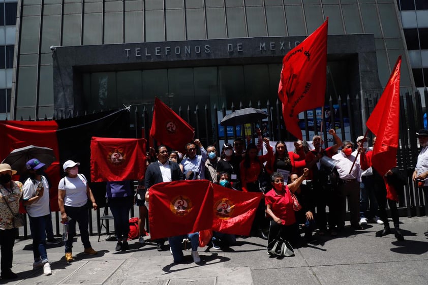 EUM20220721ECO08.JPG 
CIUDAD DE MÉXICO. Protest/Protesta-Telmex.- 21 de julio de 2022. Trabajadores de Telmex inician una huelga a nivel nacional. En la imagen las oficinas de Parque Vía 190. Foto: Agencia EL UNIVERSAL/Diego Simón Sánchez/EELG