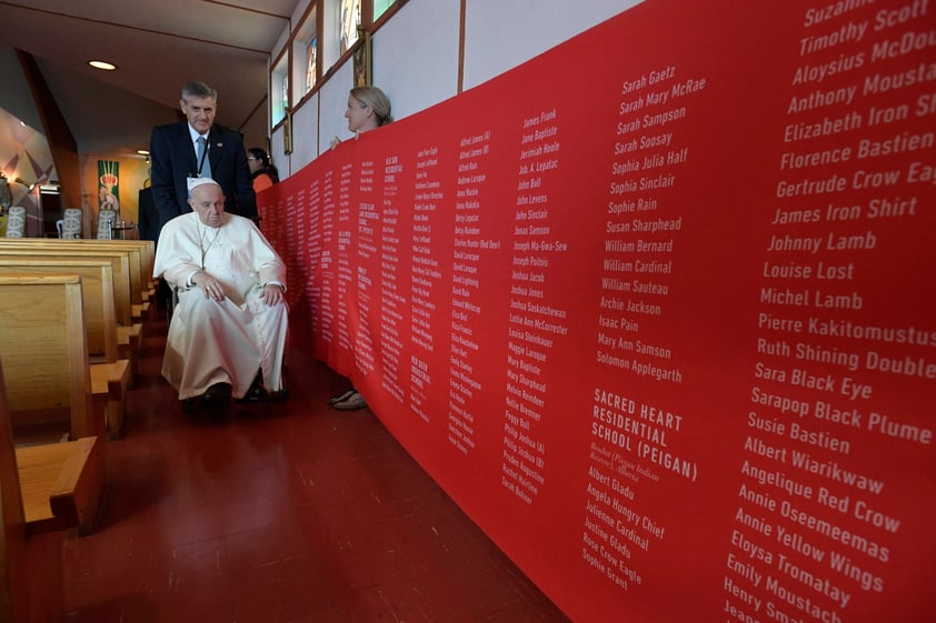 Papa Francisco ofrece perdón por males causados por Iglesia católica a indígenas en Canadá