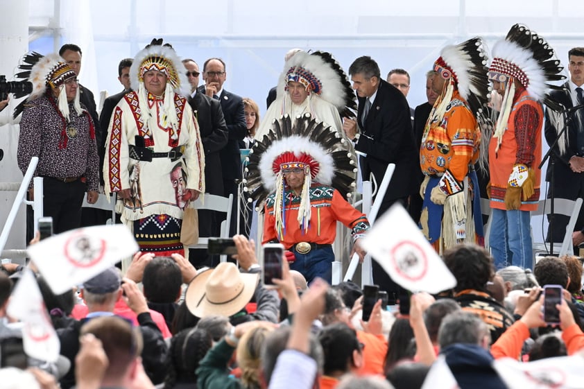 Papa Francisco ofrece perdón por males causados por Iglesia católica a indígenas en Canadá