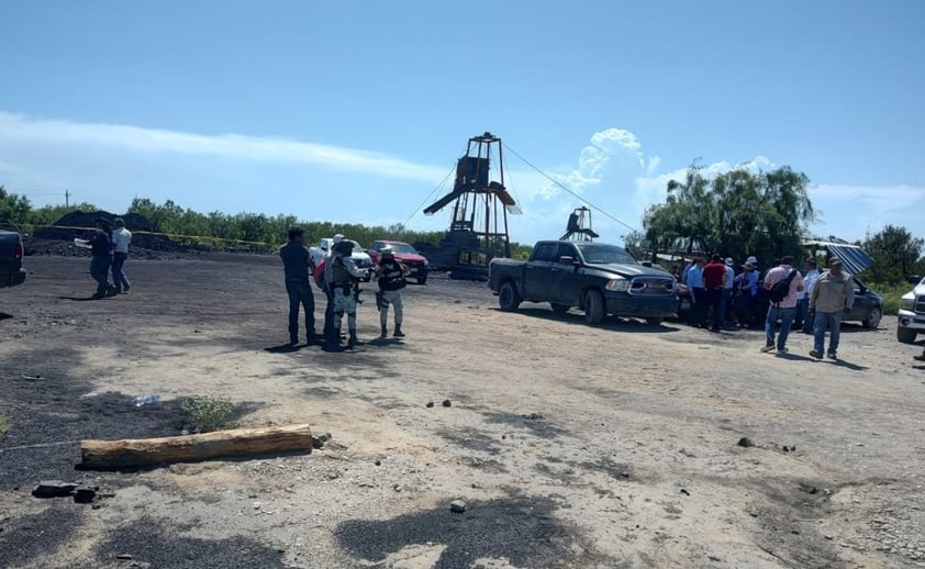 Autoridades federales y estatales realizan trabajos de rescate de mineros en Sabinas