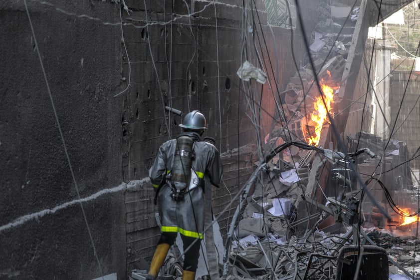 Bombardeos de Israel dejan al menos 10 muertos y más de 70 heridos en Gaza, fuerzas palestinas lanzan cohetes