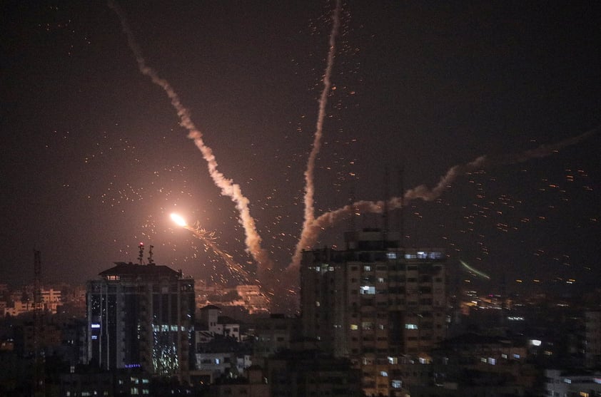 Bombardeos de Israel dejan al menos 10 muertos y más de 70 heridos en Gaza, fuerzas palestinas lanzan cohetes