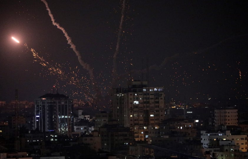 Bombardeos de Israel dejan al menos 10 muertos y más de 70 heridos en Gaza, fuerzas palestinas lanzan cohetes