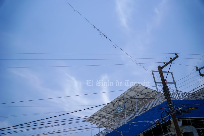 Mal servicio. Hay casos donde a simple vista se puede notar un deterioro en la infraestructura, los cables pelados que no son repuestos, por lo que ingenieros mecánicos, eléctricos y electricistas han denunciado esta situación, que perjudica en el servicio de luz.