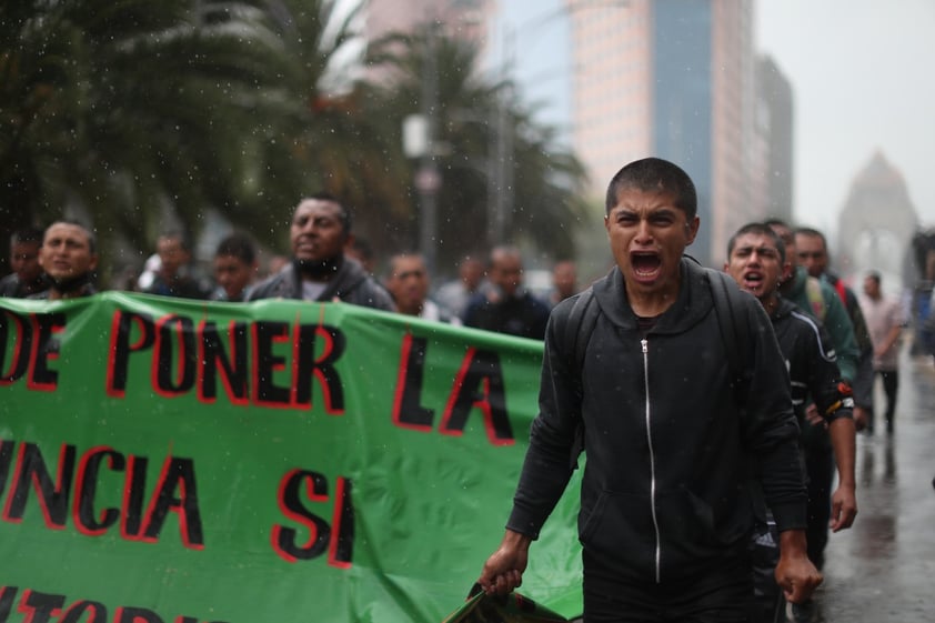 Padres de los 43 de Ayotzinapa exigen pruebas 'científicas' sobre muerte de normalistas