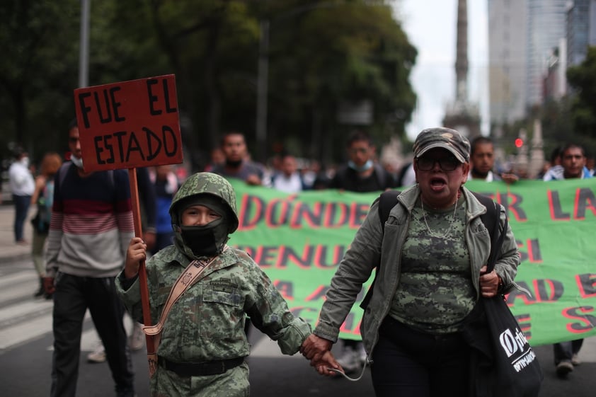 Padres de los 43 de Ayotzinapa exigen pruebas 'científicas' sobre muerte de normalistas