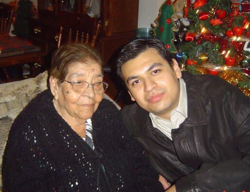 Juan Francisco siempre lleva en el corazón a su abuela Lina.