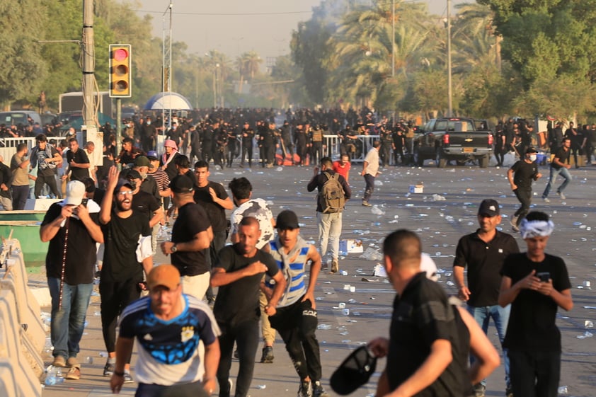 Mueren al menos 12 durante protestas por retirada del clérigo Muqtada al Sadr en Irak