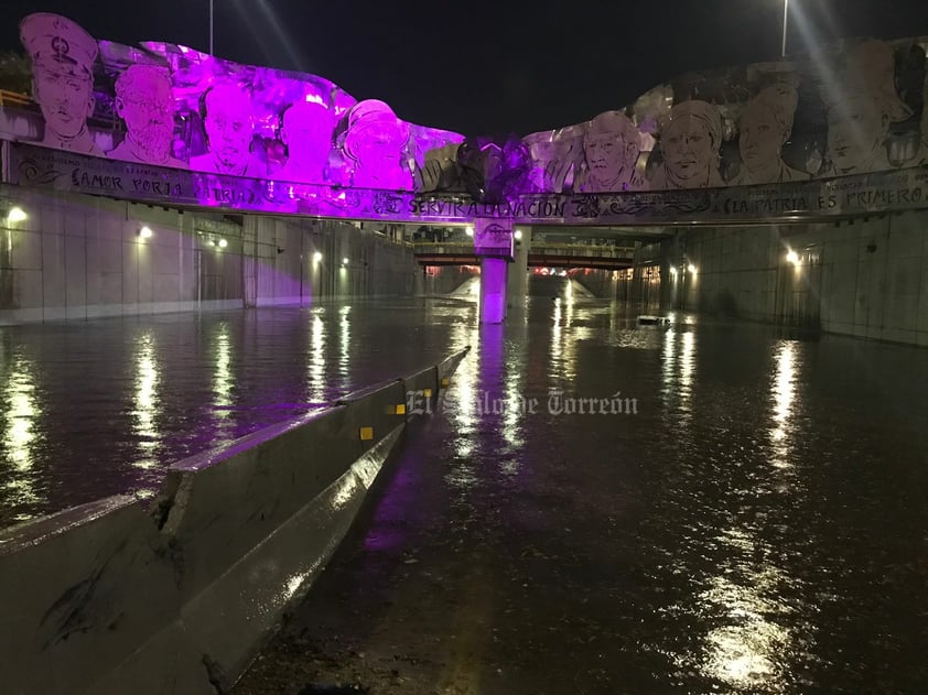 Distintos sectores resultaron con daños en La Laguna de Durango.