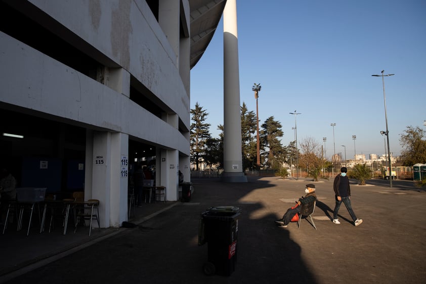 Abren en Chile centros de votación para nueva Constitución