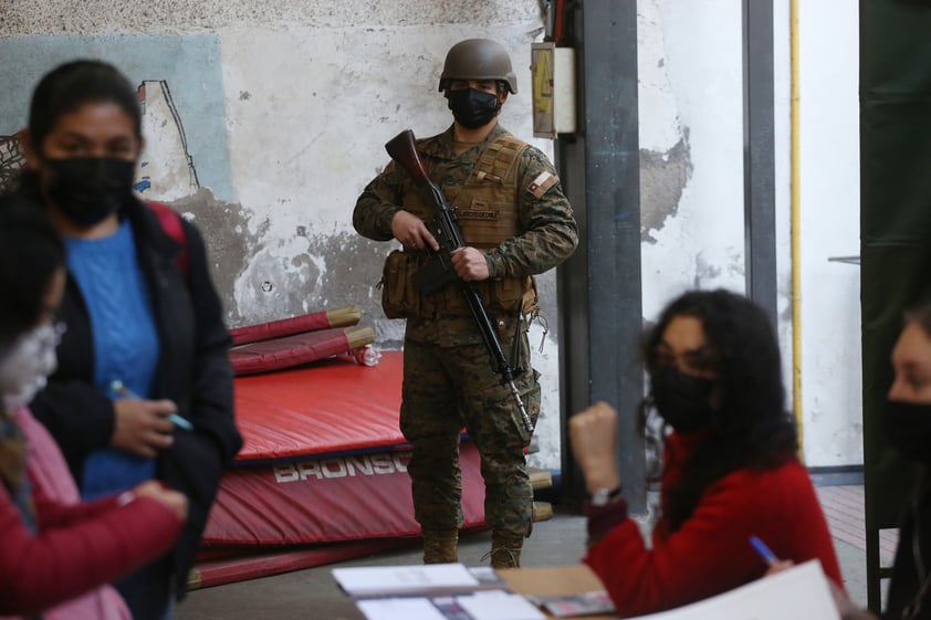 Abren en Chile centros de votación para nueva Constitución