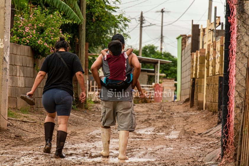 Relatan familias de ejido Santo Niño Aguanaval en Matamoros afectaciones tras intensa lluvia