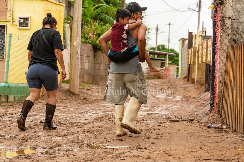 Relatan familias de ejido Santo Niño Aguanaval en Matamoros afectaciones tras intensa lluvia