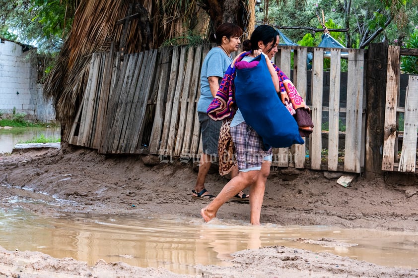 Relatan familias de ejido Santo Niño Aguanaval en Matamoros afectaciones tras intensa lluvia