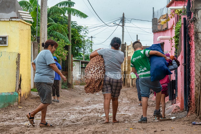 Relatan familias de ejido Santo Niño Aguanaval en Matamoros afectaciones tras intensa lluvia