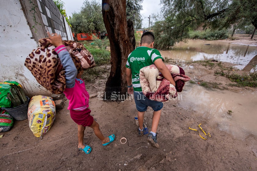 Relatan familias de ejido Santo Niño Aguanaval en Matamoros afectaciones tras intensa lluvia