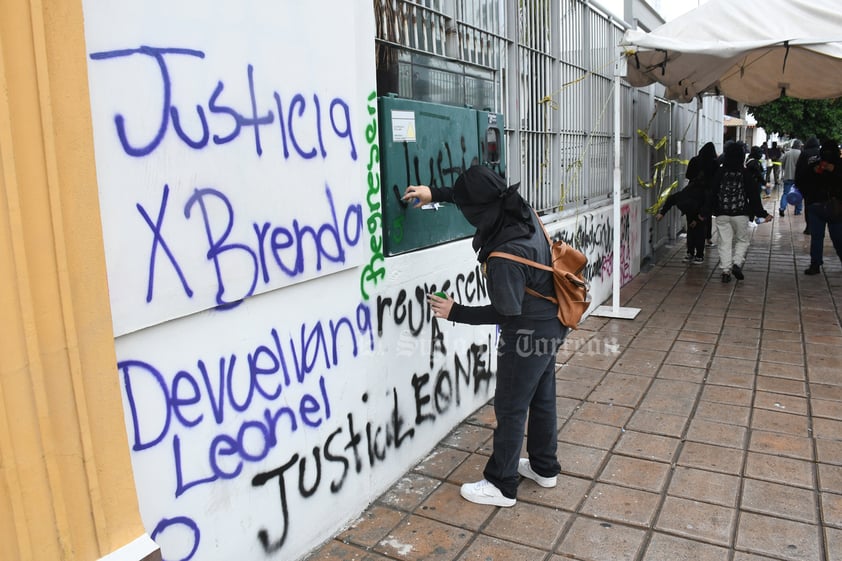 Toman Palacio de Justicia en Gómez Palacio para exigir mejor trato a mujeres