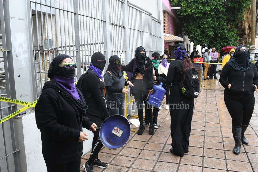 Toman Palacio de Justicia en Gómez Palacio para exigir mejor trato a mujeres