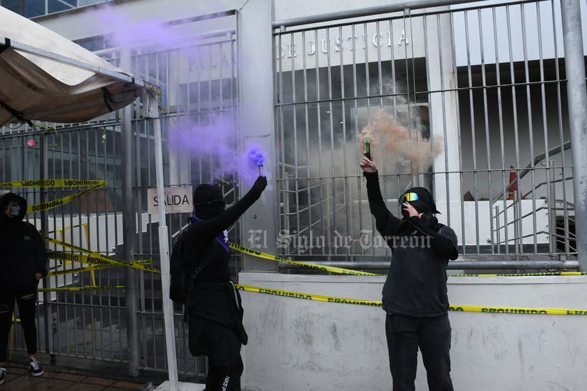 Toman Palacio de Justicia en Gómez Palacio para exigir mejor trato a mujeres