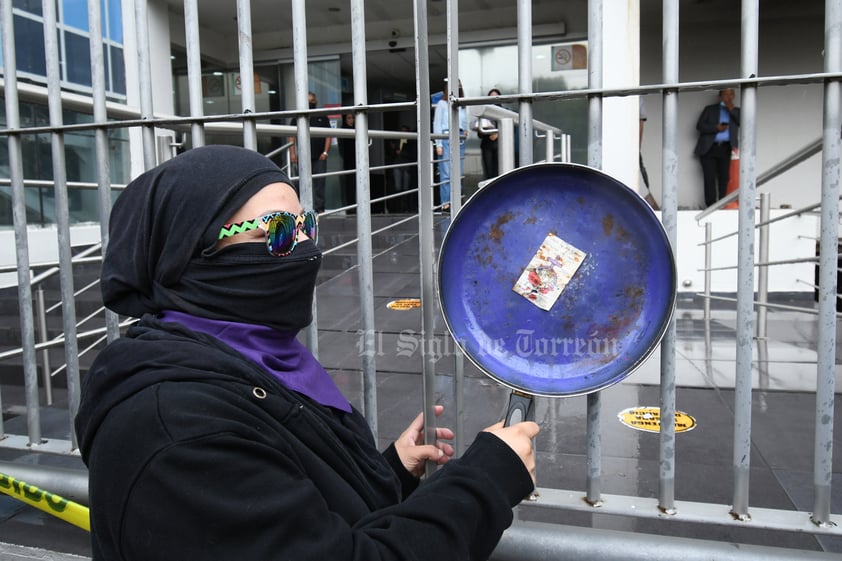 Toman Palacio de Justicia en Gómez Palacio para exigir mejor trato a mujeres