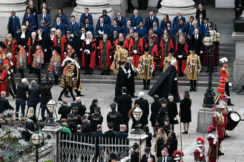 Carlos III es proclamado oficialmente nuevo rey en sucesión de Isabel II