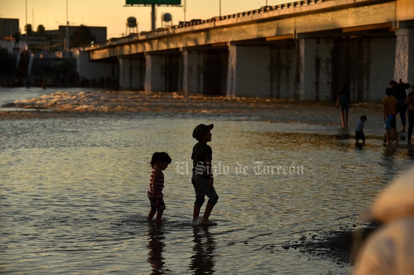 Laguneros mantienen alegría por avenida del río Nazas