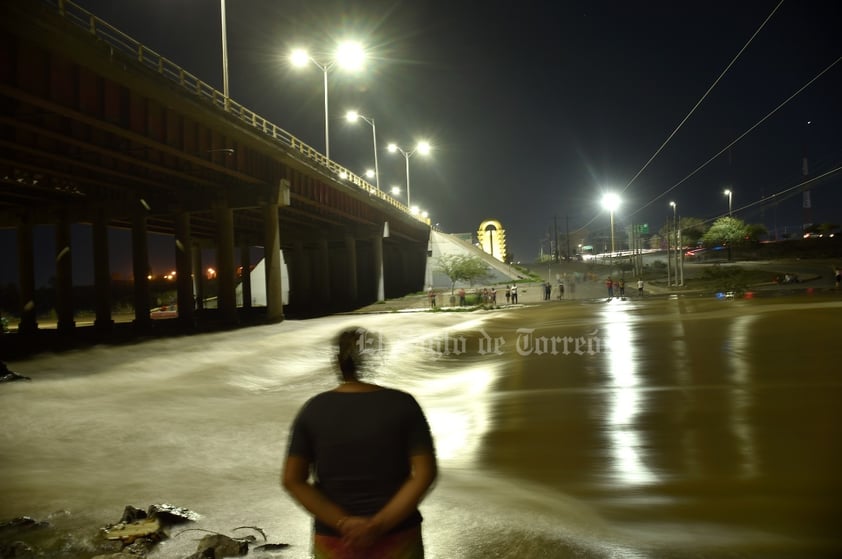 Laguneros mantienen alegría por avenida del río Nazas