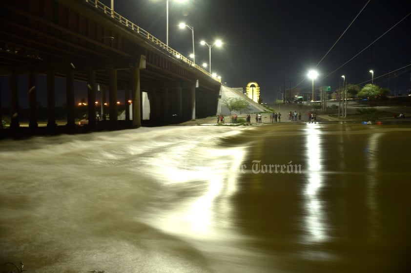 Laguneros mantienen alegría por avenida del río Nazas