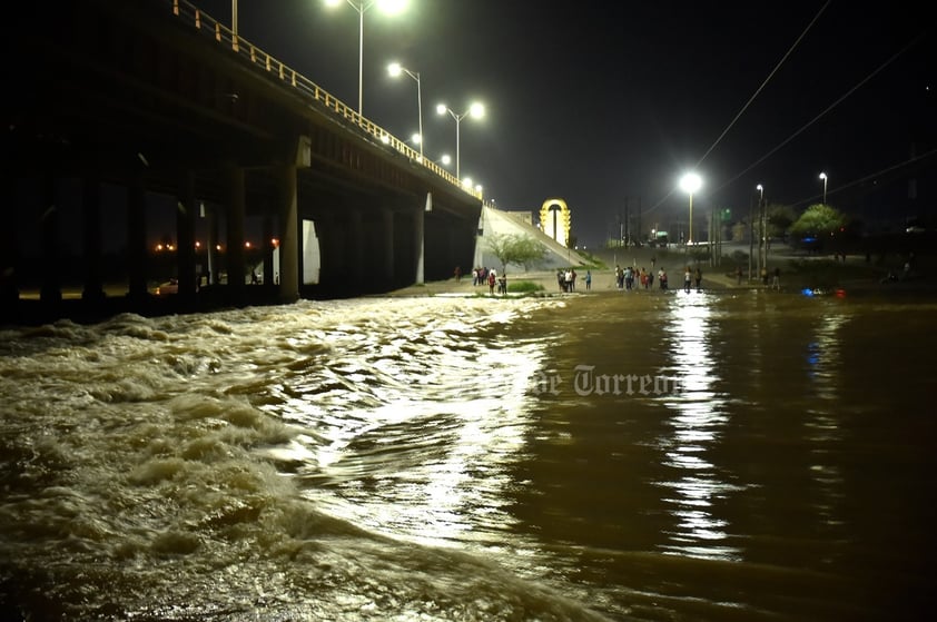 Laguneros mantienen alegría por avenida del río Nazas