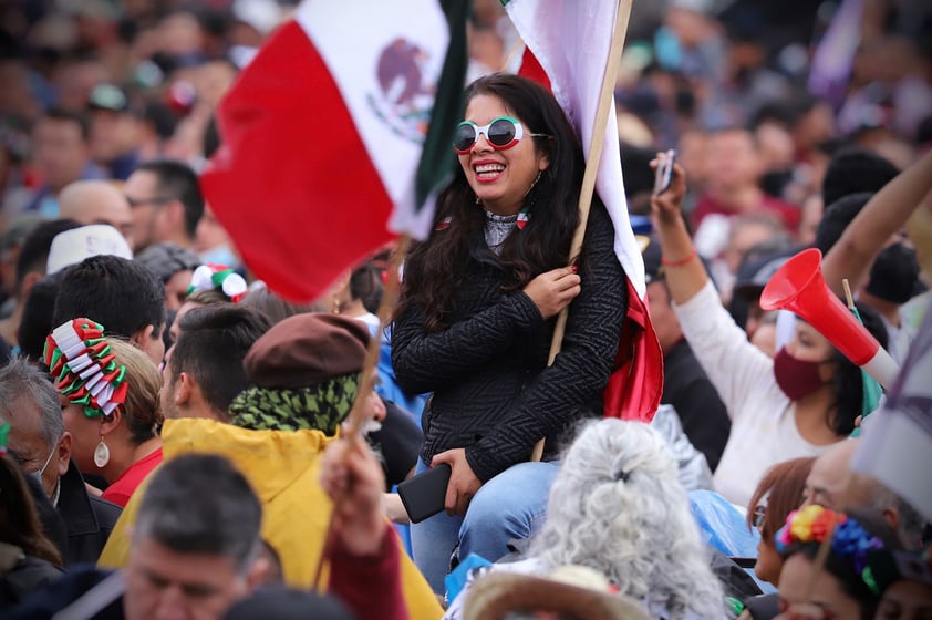 EUM20220915NAC17.JPG
CIUDAD DE MÉXICO. National Holidays/Fiestas Patrias-Zócalo.- 15 de septiembre de 2022. Aspectos del ambiente que se vive en el Zócalo capitalino como parte de las Fiestas Patrias y el Grito de Independencia. Foto: Agencia EL UNIVERSAL/Berenice Fregoso/EELG