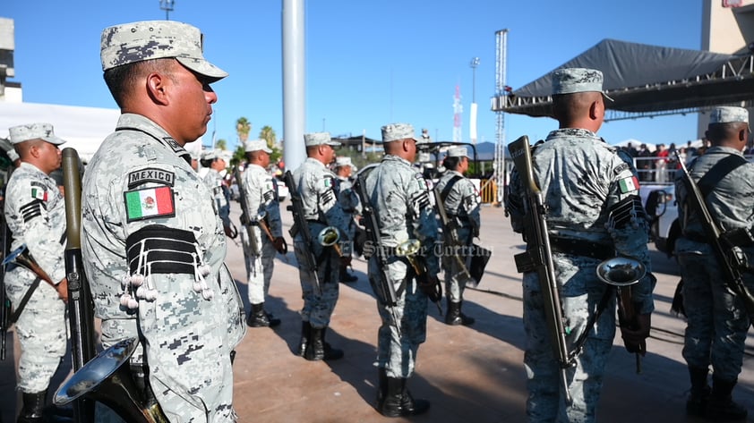 Desfilan por la Independencia de México en el Centro de Torreón