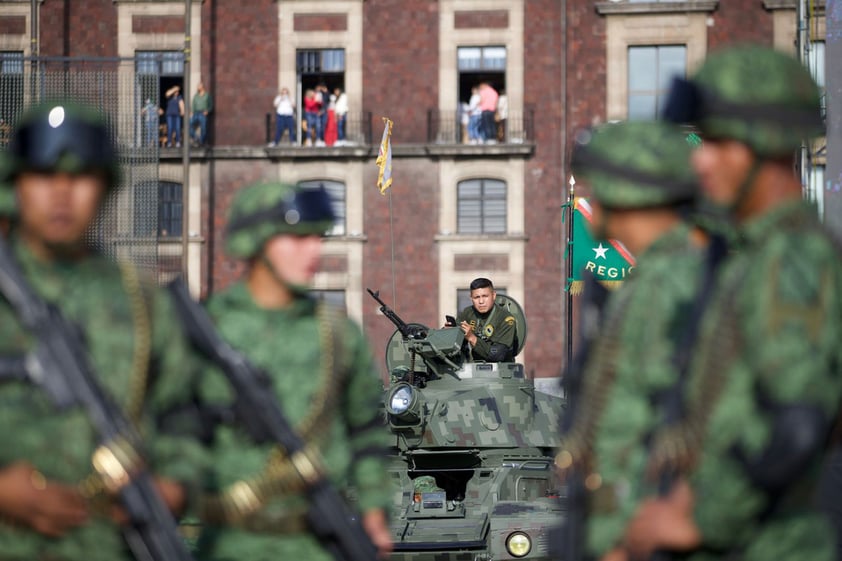 Con llamado a la paz mundial, AMLO encabeza desfile cívico militar por la Independencia de México