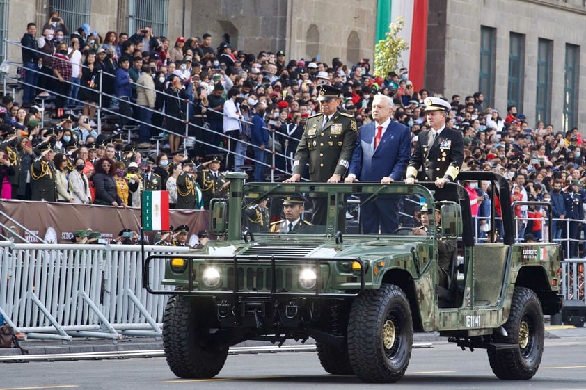 Con llamado a la paz mundial, AMLO encabeza desfile cívico militar por la Independencia de México