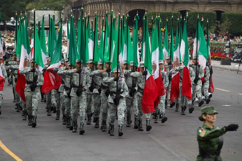 Con llamado a la paz mundial, AMLO encabeza desfile cívico militar por la Independencia de México