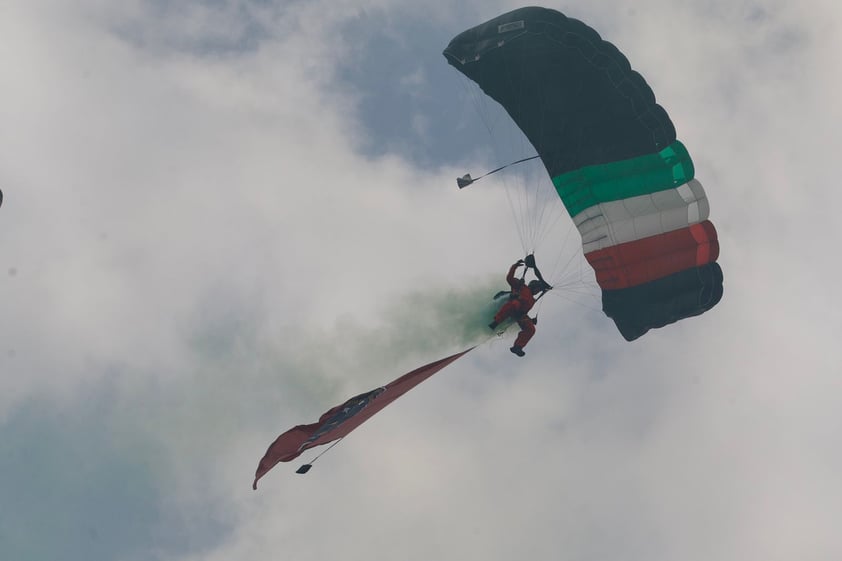 Con llamado a la paz mundial, AMLO encabeza desfile cívico militar por la Independencia de México