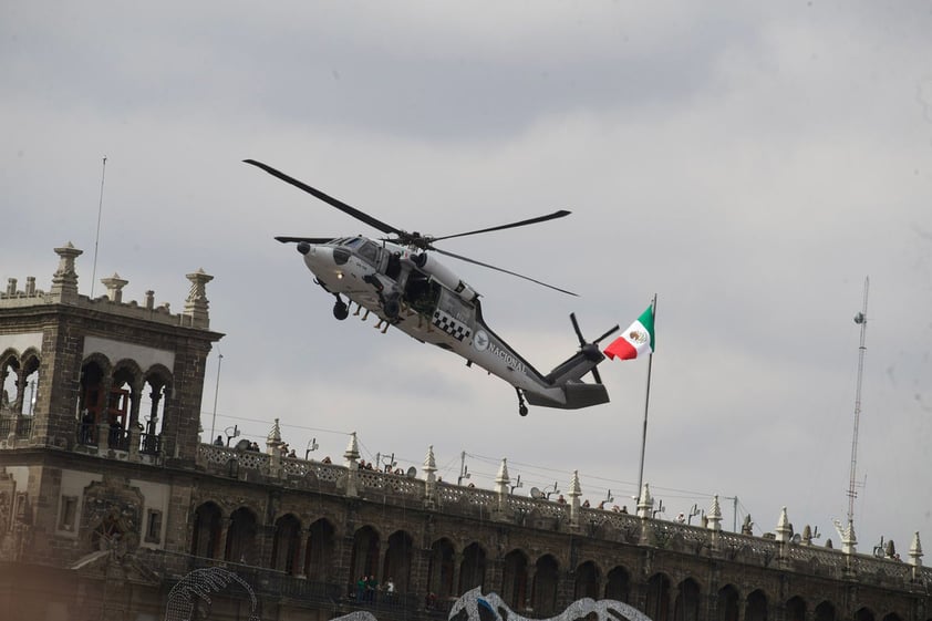 Con llamado a la paz mundial, AMLO encabeza desfile cívico militar por la Independencia de México