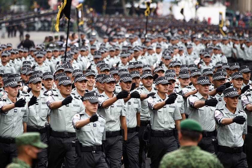 Con llamado a la paz mundial, AMLO encabeza desfile cívico militar por la Independencia de México