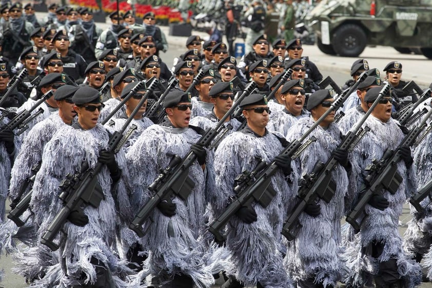 Con llamado a la paz mundial, AMLO encabeza desfile cívico militar por la Independencia de México