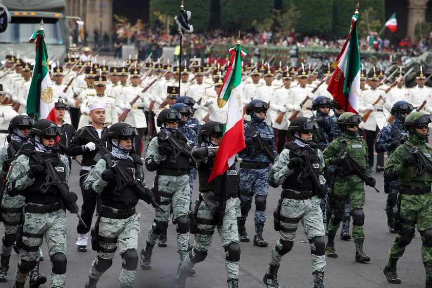 Con llamado a la paz mundial, AMLO encabeza desfile cívico militar por la Independencia de México