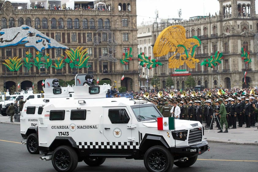 Con llamado a la paz mundial, AMLO encabeza desfile cívico militar por la Independencia de México