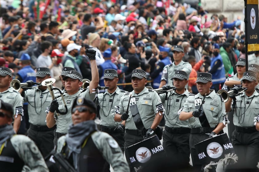 Con llamado a la paz mundial, AMLO encabeza desfile cívico militar por la Independencia de México